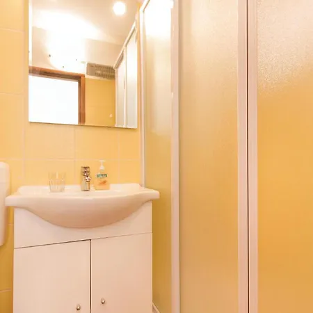 Stunning In With Wifi Apartament Barbariga